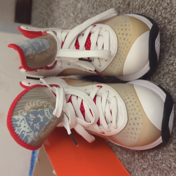 Nike LeBron 8 V/2 size 5.5 - Picture 3 of 5